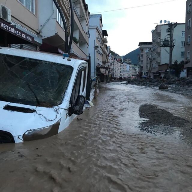 14 души бяха спасени от опустошителните наводнения в Турция