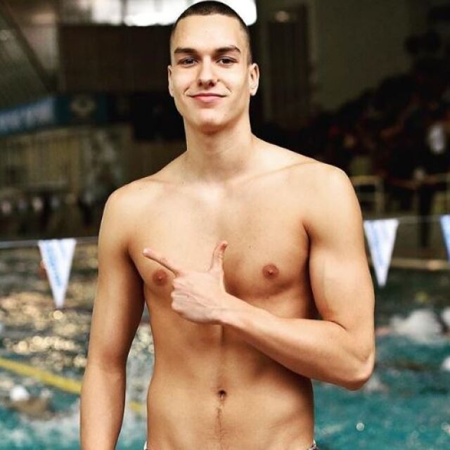 17-годишен подобри два национални рекорда в плуването