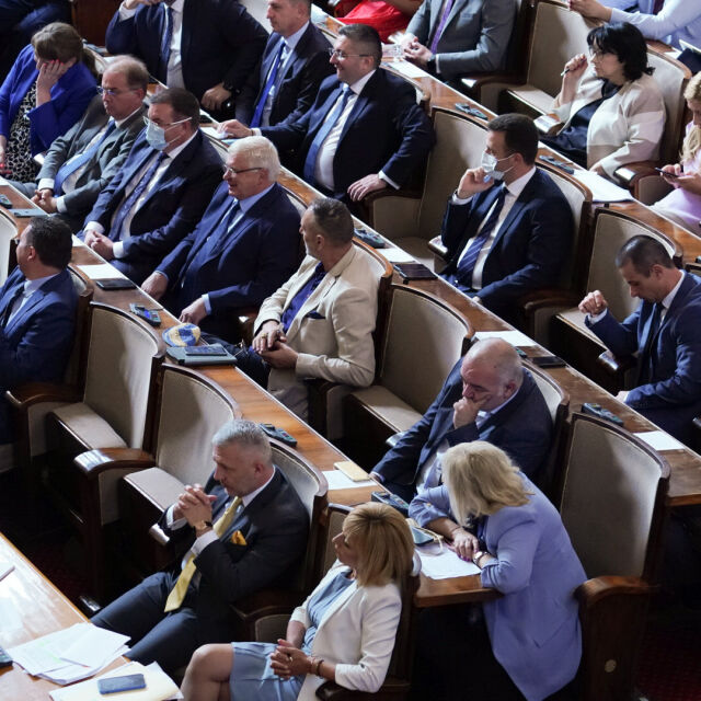 Депутатите одобриха оттеглянето на Пламен Николов като кандидат-премиер