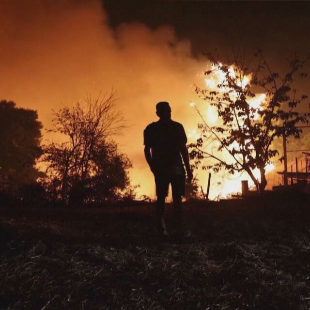 Поредна безсънна нощ за гръцките пожарникари