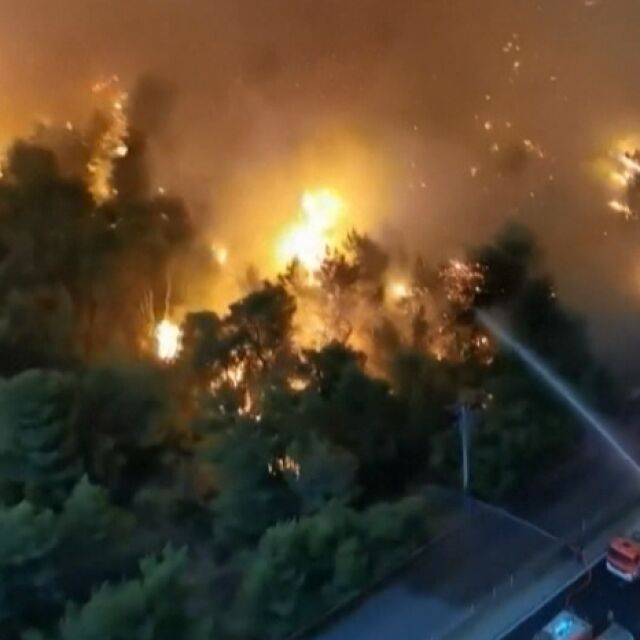 Огнената стихия в Гърция взе първата си жертва