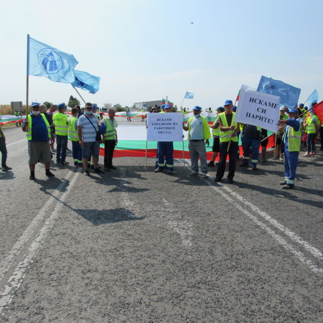 Протестиращи затвориха пътя Русе - Разград със 100-метров трибагреник 