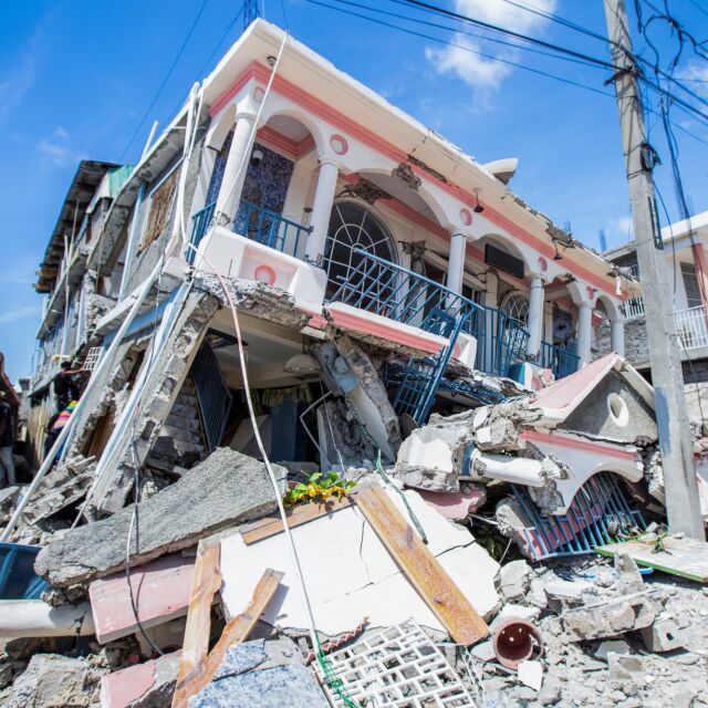 След труса в Хаити: Стотици загинали и мащабни спасителни операции