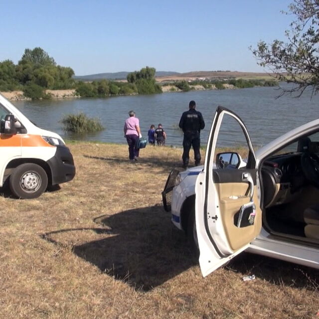 Две деца се удавиха в Мандренското езеро край Бургас