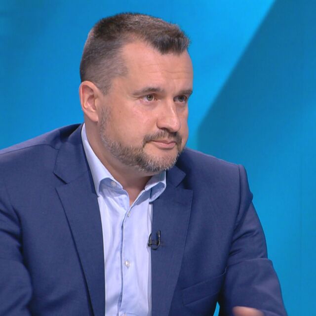 Калоян Методиев: Активно мероприятие с манипулативен характер е извънредното заседание в НС 