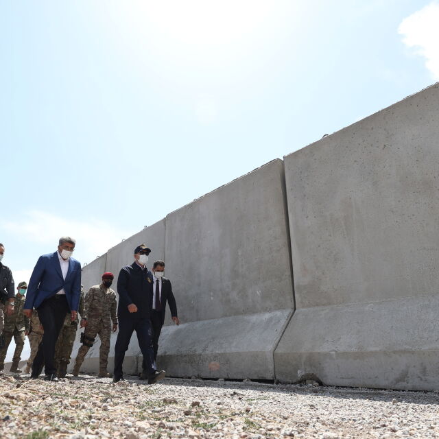 Евакуацията в Афганистан продължава: Турция ускорява строежа на стената срещу мигранти