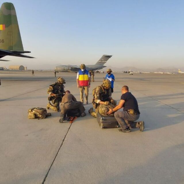 Румънските ВВС евакуираха български гражданин от Кабул (СНИМКИ)