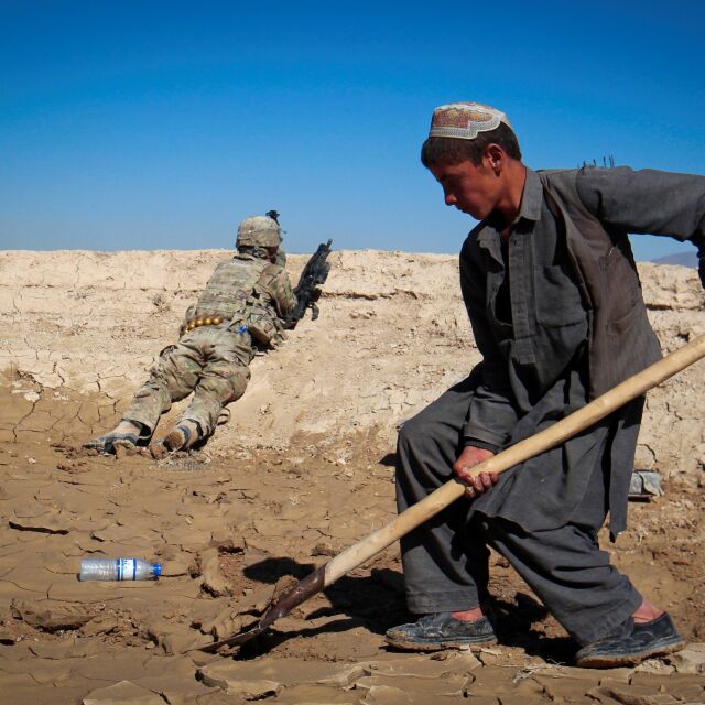 В кадър: 20 години западна интервенция в Афганистан (СНИМКИ)