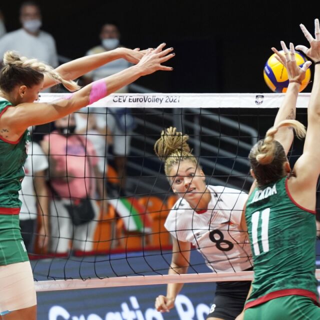 България загуби драматично, но се класира за 1/8-финалите на Евроволей