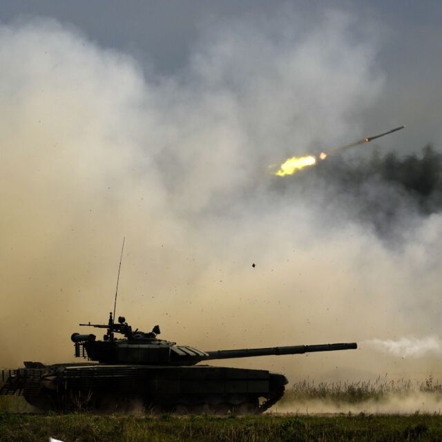Великобритания обмисля изпращането на танкове на Украйна