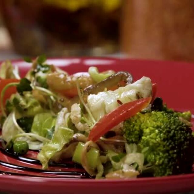 Бланширана зеленчукова салата (ВИДЕО)