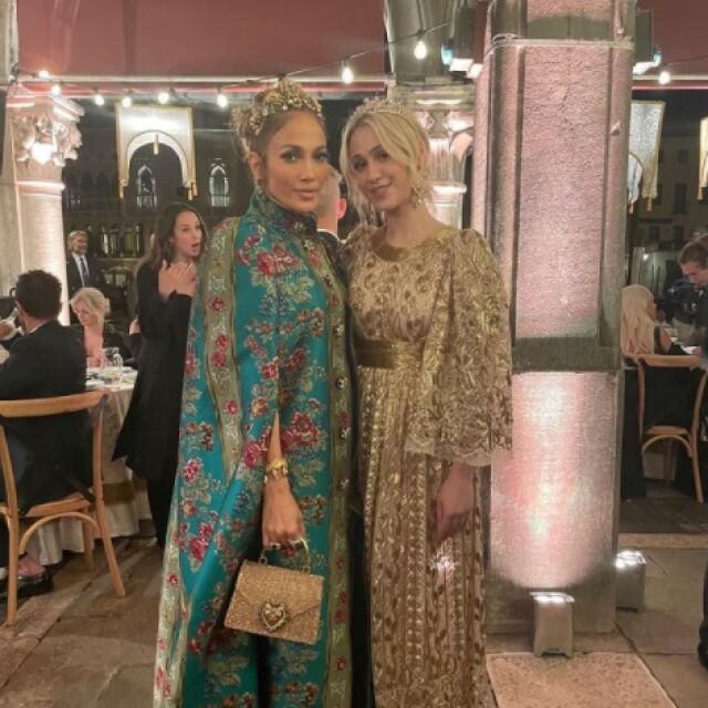 Мария Бакалова и Дженифър Лопес се прегърнаха на модно ревю във Венеция
