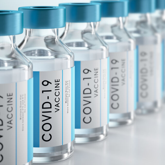 Ваксината срещу COVID: В UK ще поставят трета доза на хора с потиснат имунитет