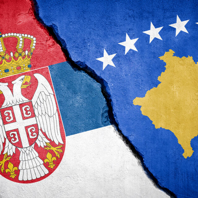 Напрежение между Косово и Сърбия: Блокирани пътища и гранични пунктове