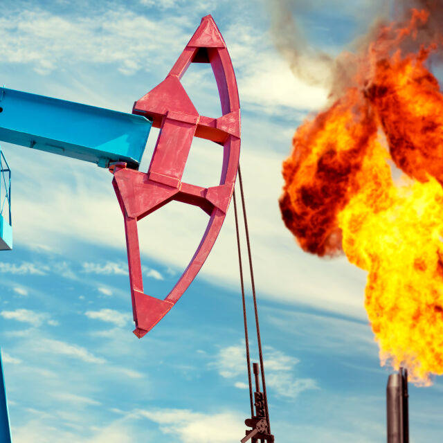 Решено: ОПЕК+ увеличава производството на петрол със 100 хил. барела на ден