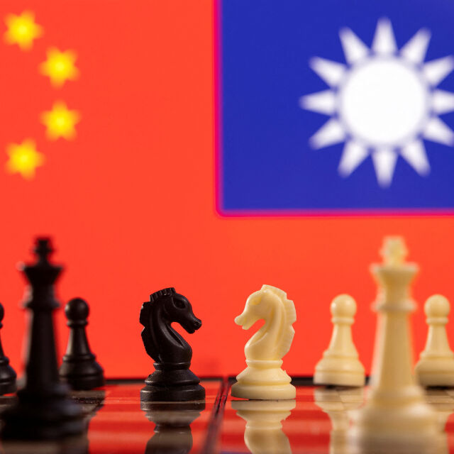 Китай изпрати бойни кораби и изтребители в близост до Тайван