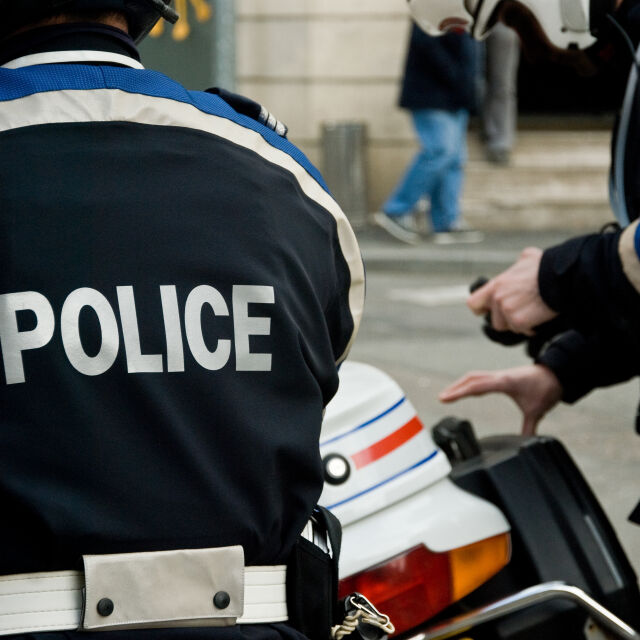 Полицай простреля мъж с нож на летището "Шарл де Гол"