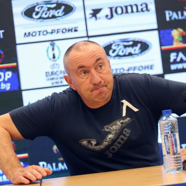 Стоилов: Ако трябва, ще отложим първенството, за да влезем в групите