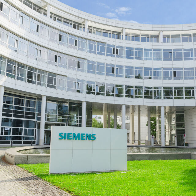 Siemens отбелязва първа загуба за тримесичието от 12 години