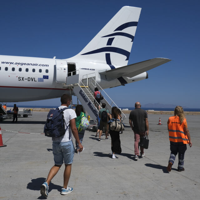Санторини оглавява гръцките летища по ръст на трафик