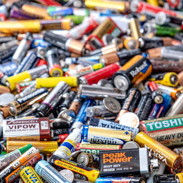 ЕС въвежда изискване производителите да изкупуват обратно старите батерии