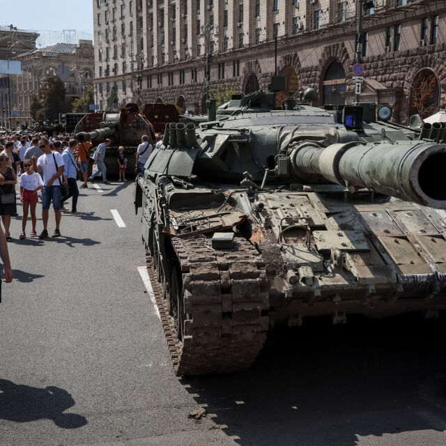 Киев с чистка в отбраната: Отстранени са шестимата военни зам.-министри