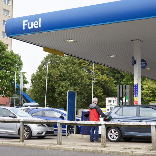 НАП хвана 6 бензиностации, които злоупотребяват с отстъпката от 25 ст. 