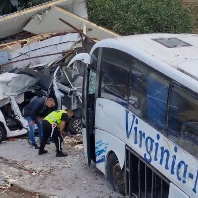 Прокуратурата: Шофьорът на автобуса с мигранти, прегазил двамата полицаи в Бургас, е пълнолетен 