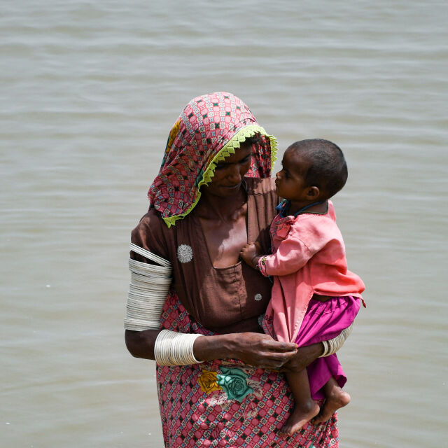 Пакистан призовава за международна помощ заради наводненията в страната