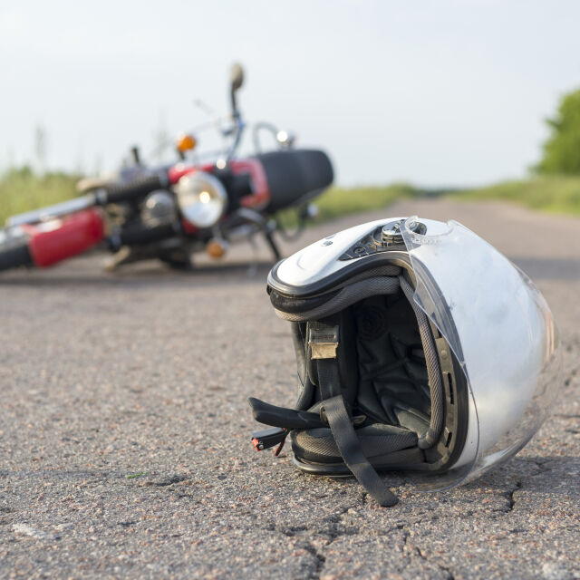 Моторист е в тежко състояние след катастрофа в Пловдивско