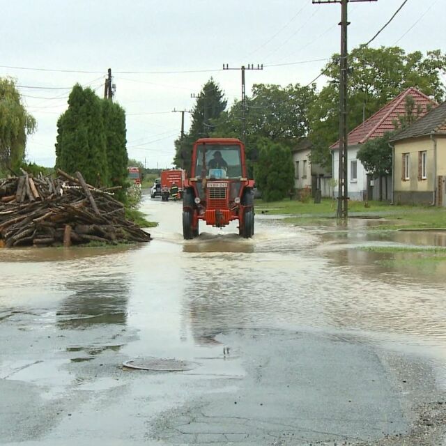 Наводнения в Словения: Проливните дъждове потопиха къщи 