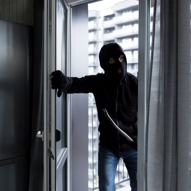 Мерки срещу домовите кражби: Крадците набелязват къщите през социалните мрежи