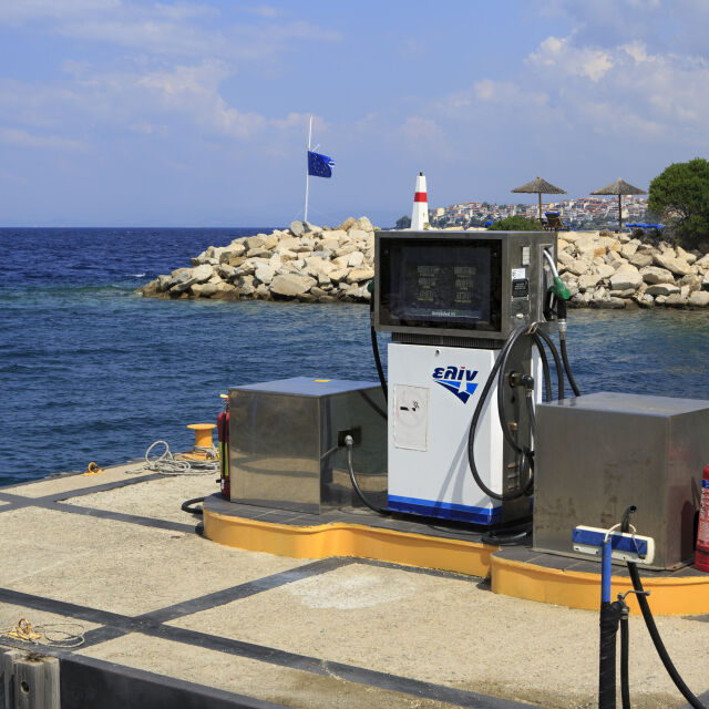 Над 2,50 евро за литър бензин на гръцките острови