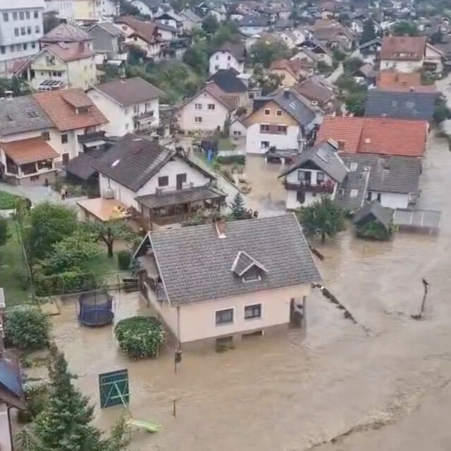 "Откъснати от света": Разрушени пътища и мостове след наводненията в Словения