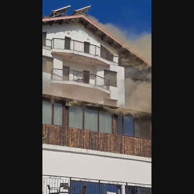 Пожарът и спешната евакуация: Все още не са ясни причините за огъня в 4-етажния хотел