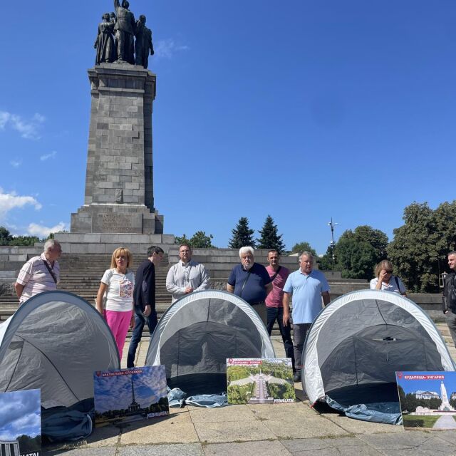 „Левицата“ с палатков лагер в защита на Паметника на Съветската армия