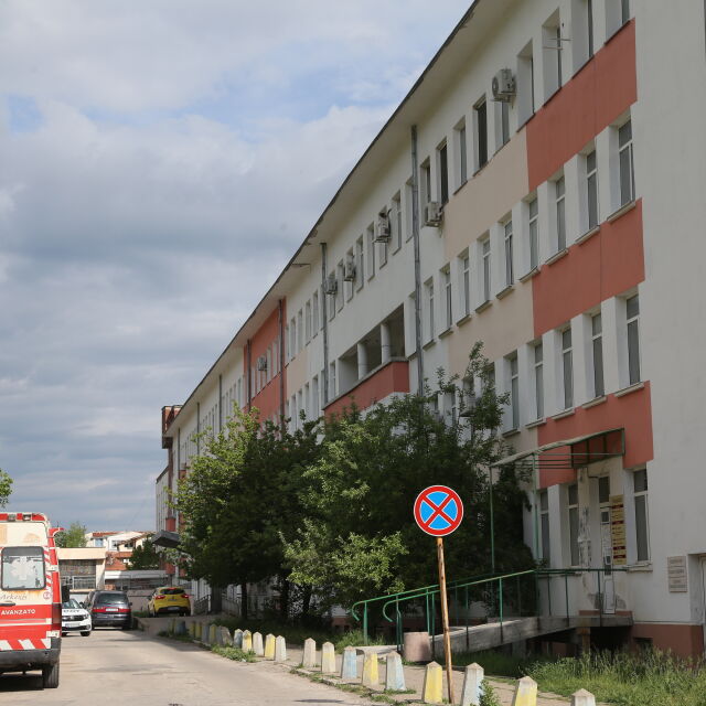 Напрежение в болницата във Враца: Лекари от София ще спасяват педиатрията