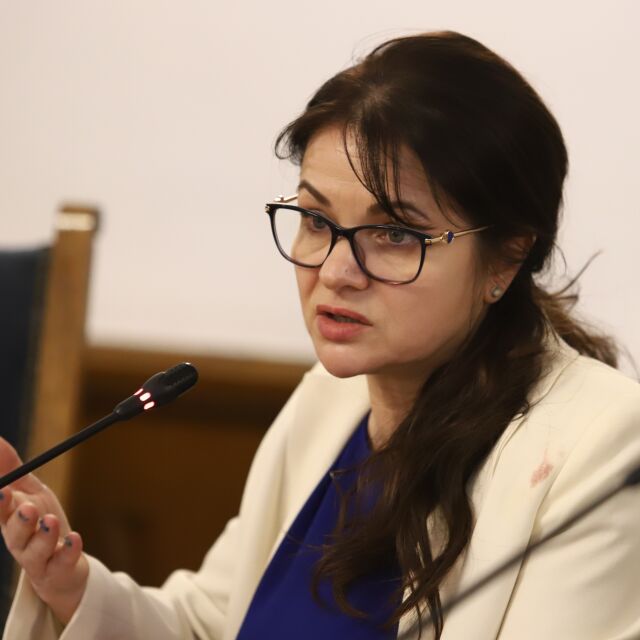 Росица Кирова отговори на призива на Слави Трифонов за оставката ѝ
