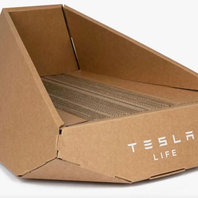 Tesla продава легла за котки Cybertruck, направени от картон