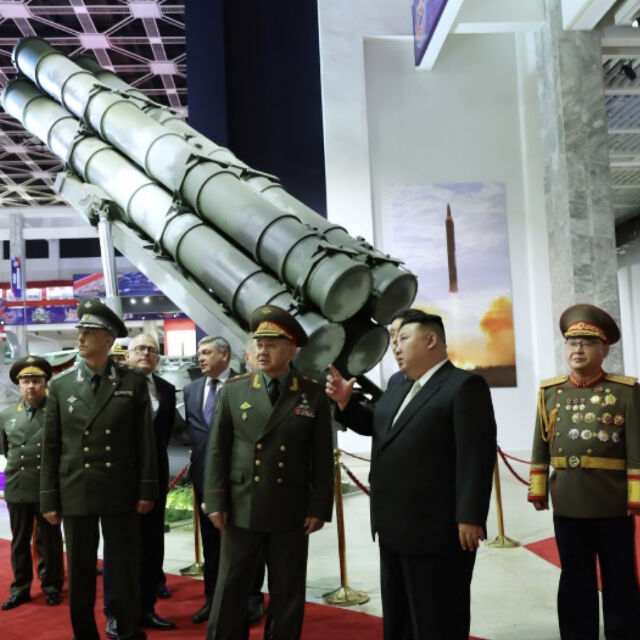 Ким Чен-ун нареди увеличаване производството на ракети