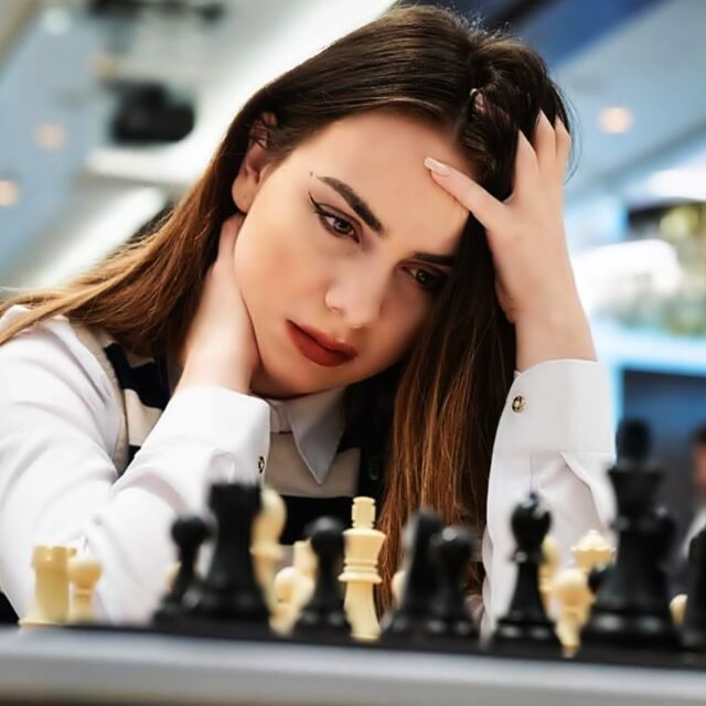 България се гордее! Нургюл Салимова - от дървената дъска на дядо си до световен финал по шахмат