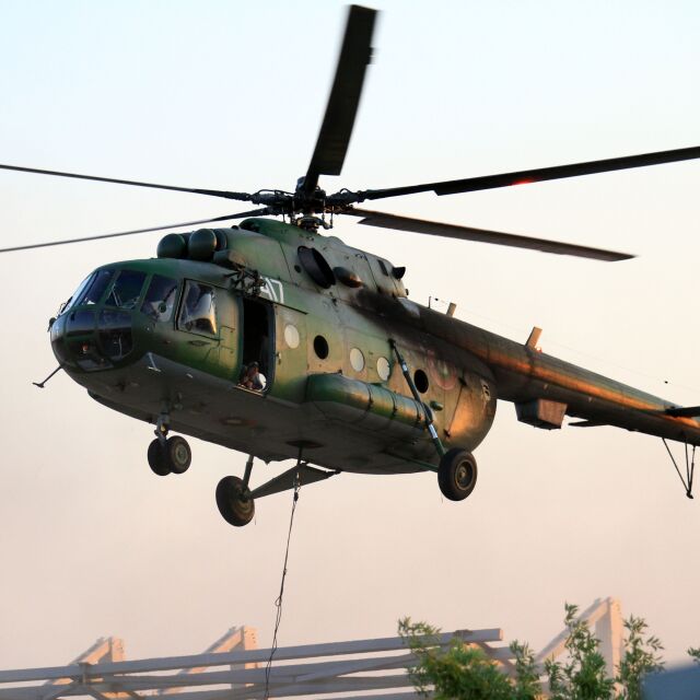 Хеликоптер се включи в гасенето на горски пожар в Пловдивско
