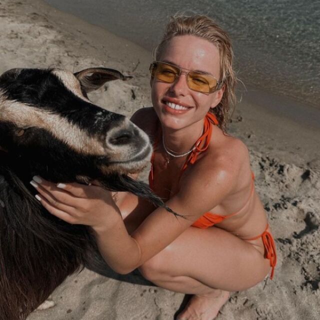 Звездната почивка на Сара Драгулева е с аромат... кози. Кое е това място? (СНИМКИ)