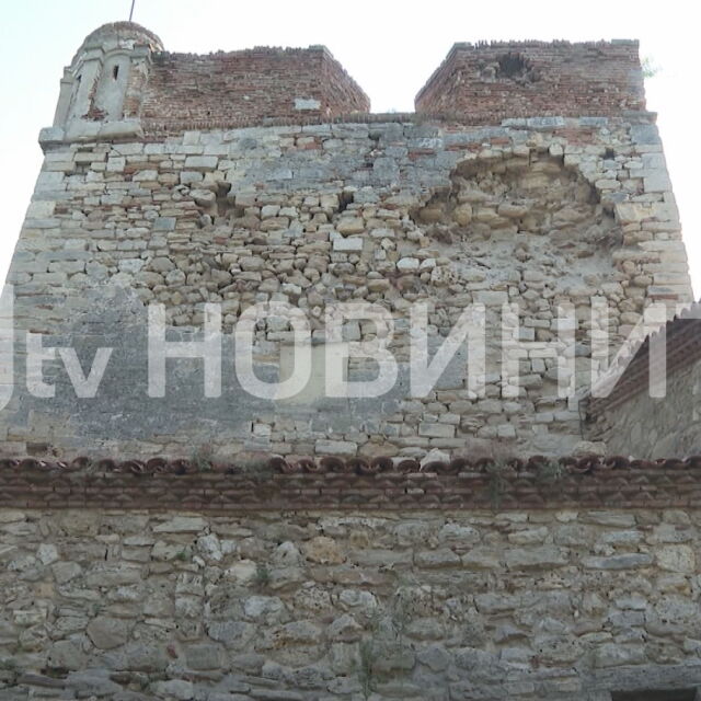 Срути се част от стена на крепостта „Баба Вида“