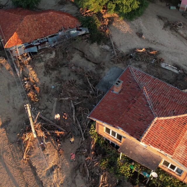 Година след наводненията в Карловско: Защо хората продължават да живеят в страх?