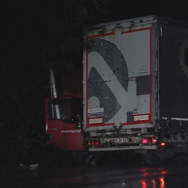 Челен сблъсък между два камиона на пътя Велико Търново-Русе, единият шофьор почина