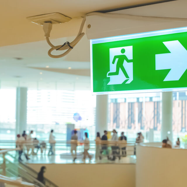  Евакуираха пловдивски мол след паднала гръмотевица 