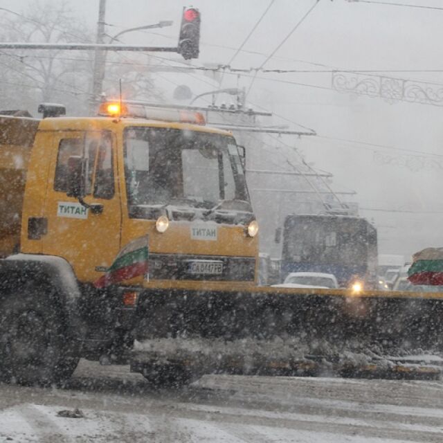 120 снегорина са били по улиците на София през нощта