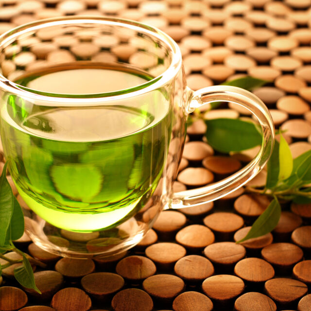 Гладка кожа със зелен чай