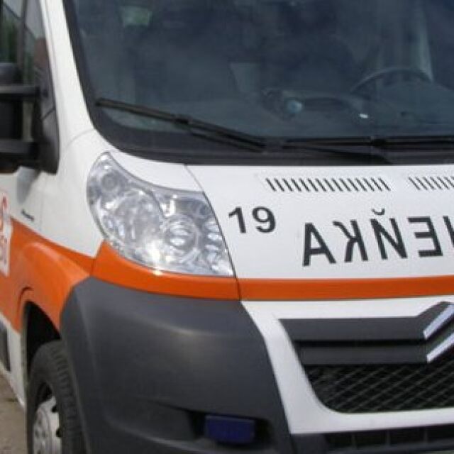 Един човек загина, а седем са ранени при челен удар на бусове край Драгоданово